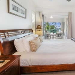 Island Views Palm Cove - Self-contained Apartments a few steps away from the beach and Esplanade featuring spa baths, private balconies with ocean views and private BBQ area